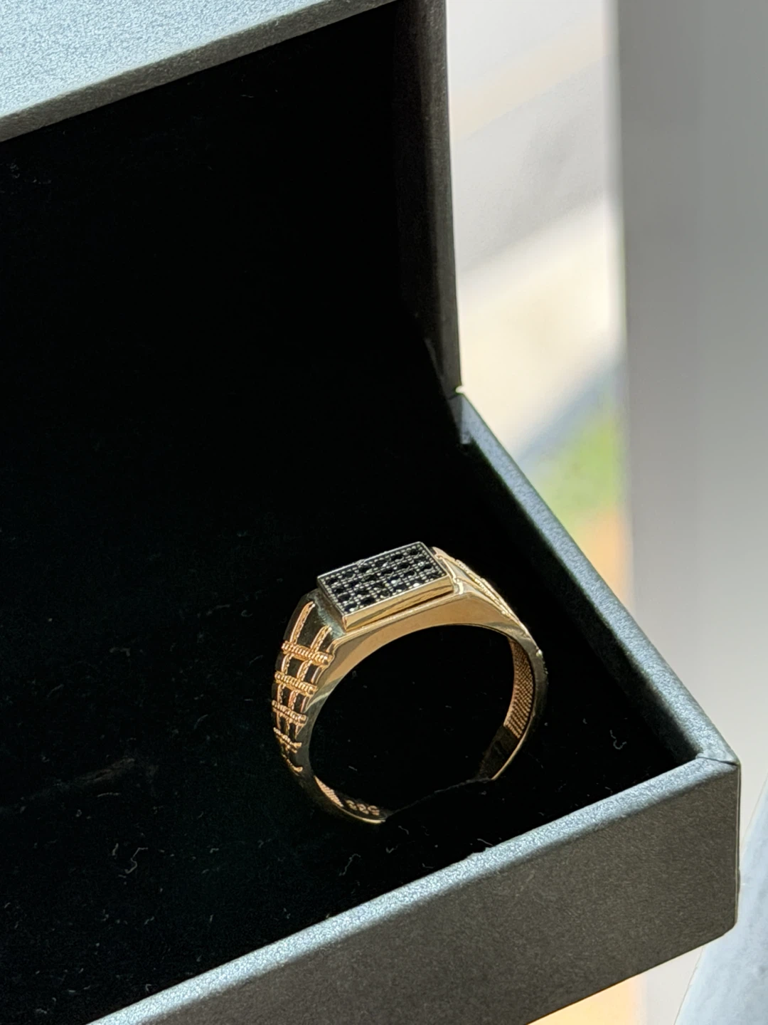 100% 14k Gold Men's Ring with Black Stones