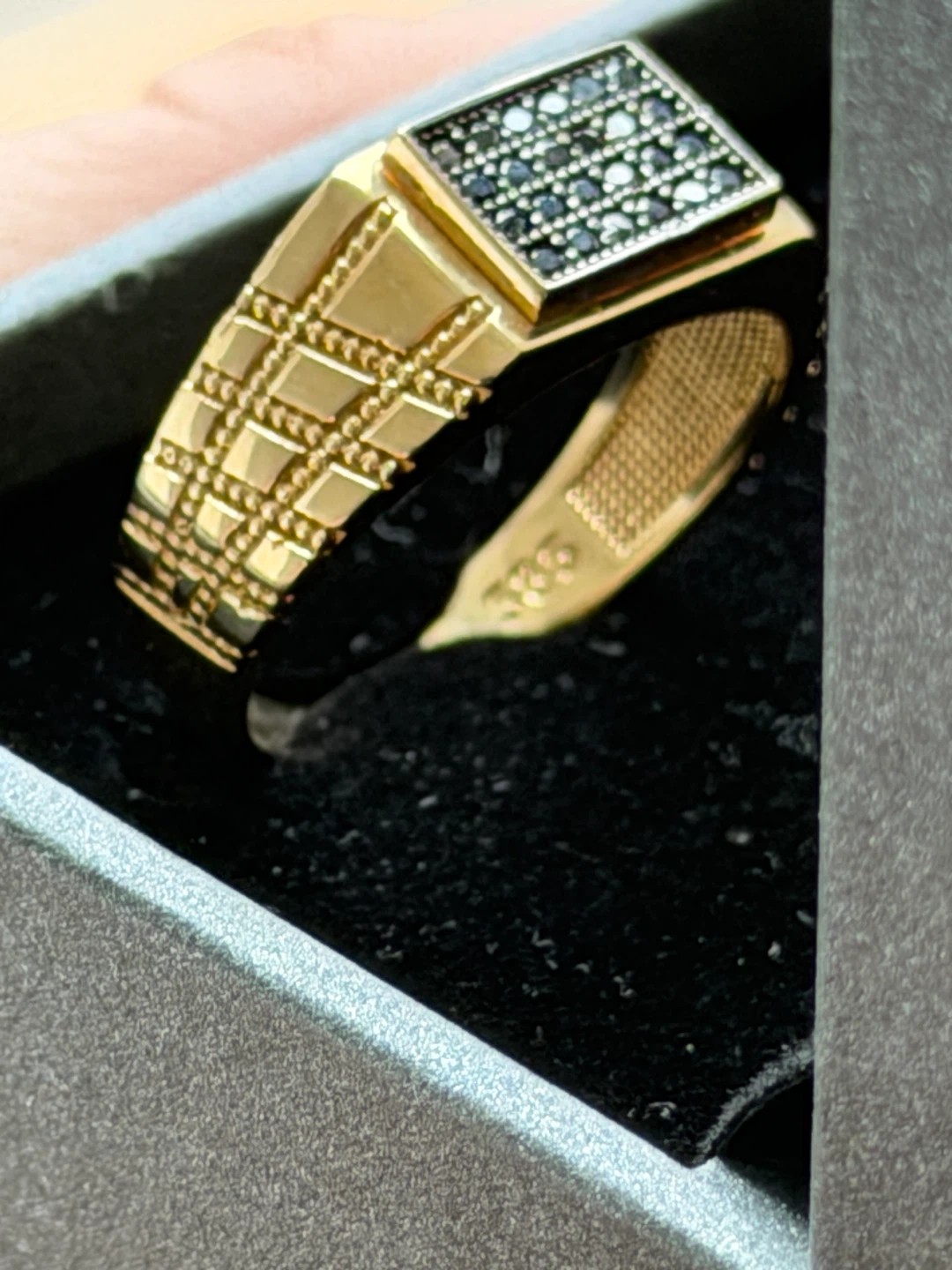100% 14k Gold Men's Ring with Black Stones - photo 4