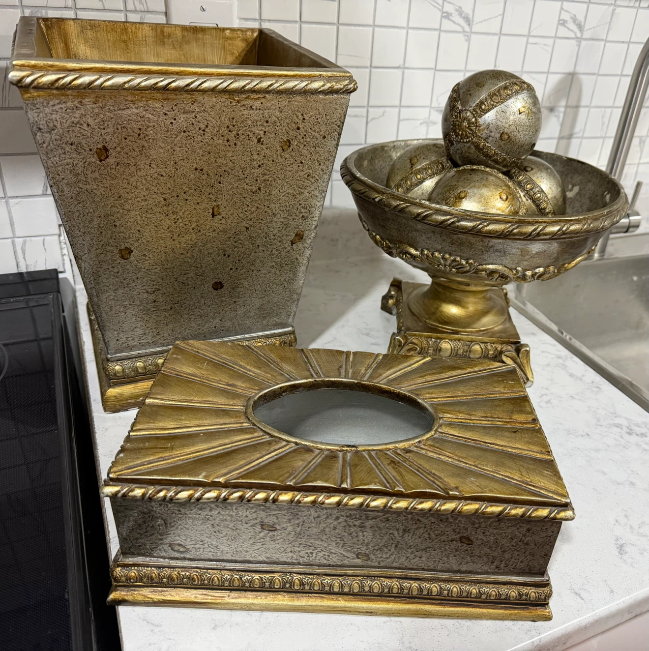 Decorative Ceramic Living-room Set.