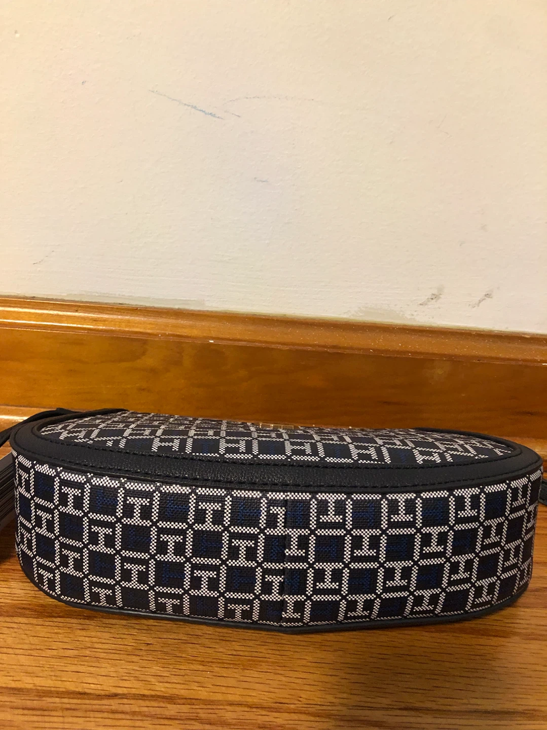 Tommy Hilfiger Monogram Shoulder Bag - photo 3