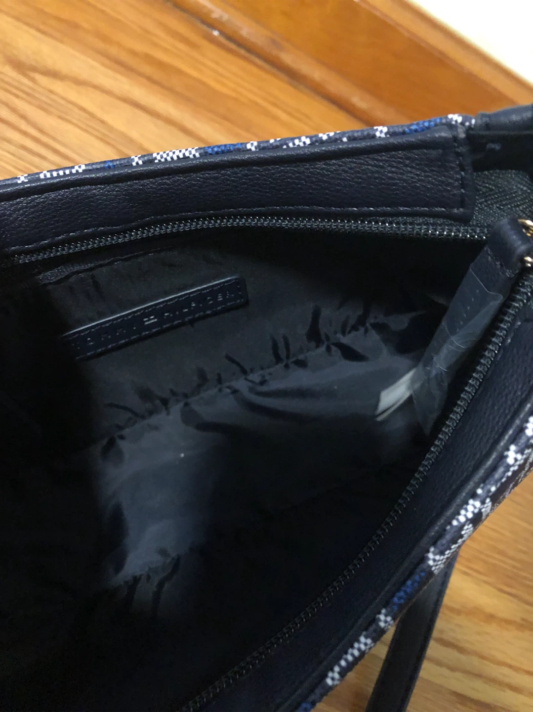 Tommy Hilfiger Monogram Shoulder Bag - photo 5