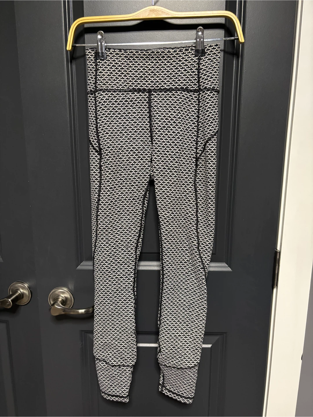 Lululemon Black & White Pattern Leggings Size 4