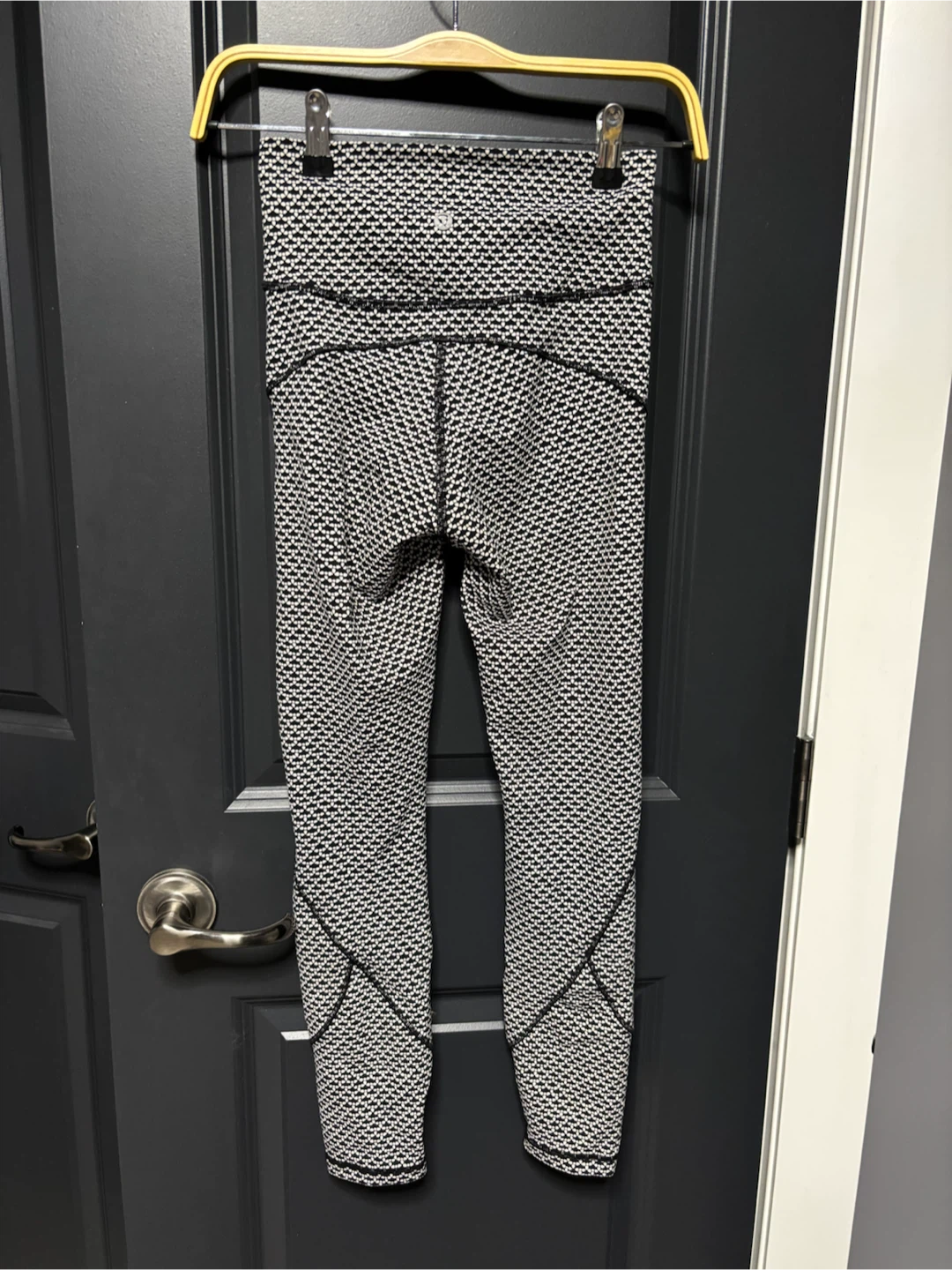 Lululemon Black & White Pattern Leggings Size 4 - photo 3