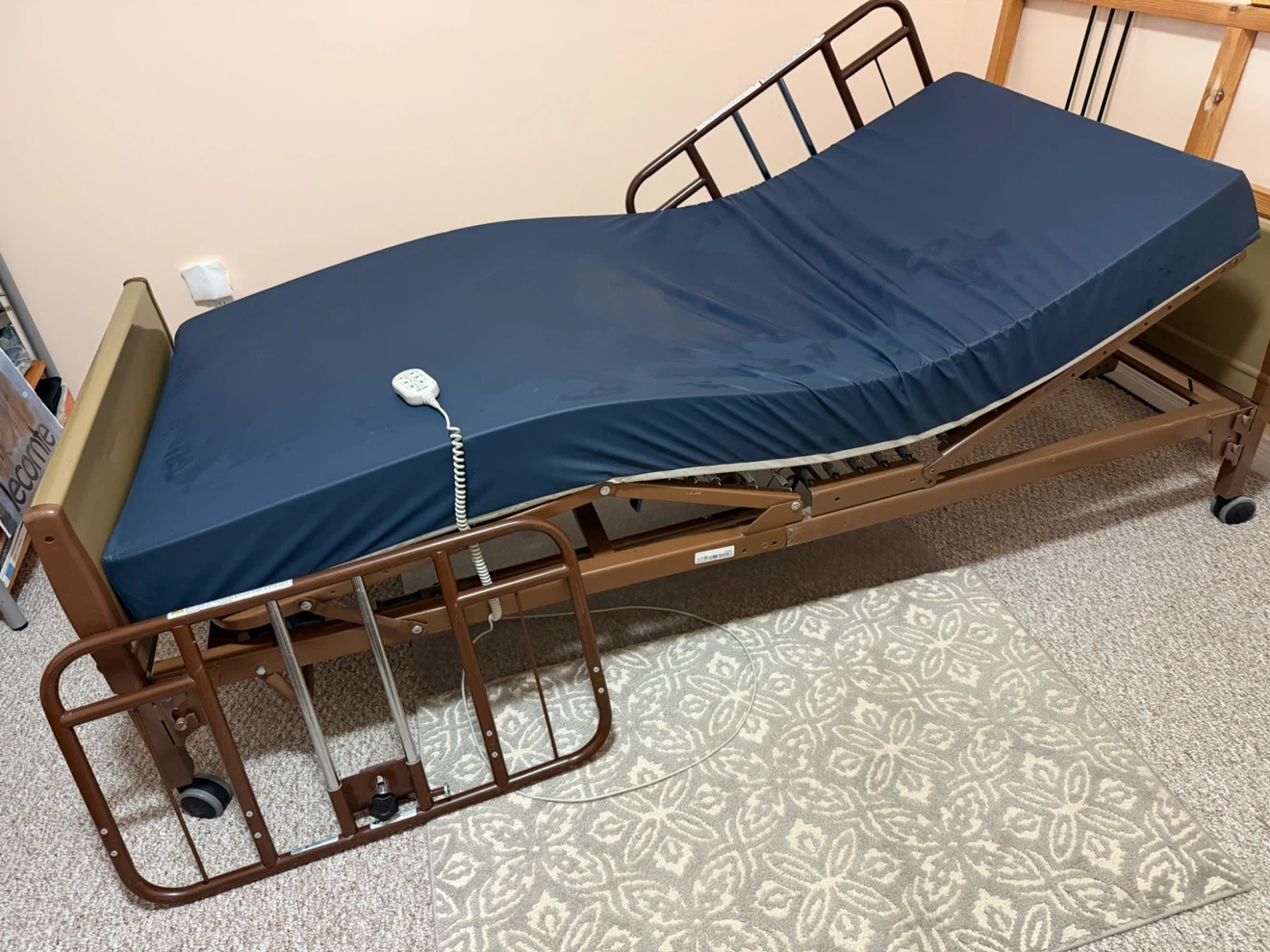 Adjustable bed INVACARE
