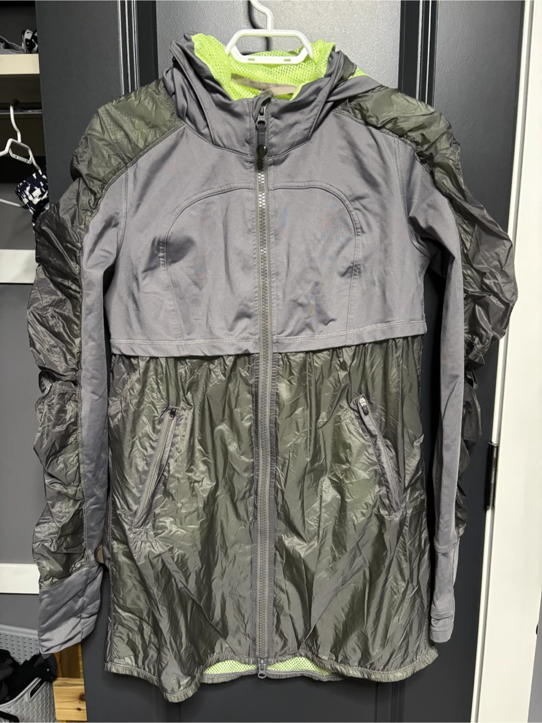 Lululemon Hooded Jacket - Grey/Green