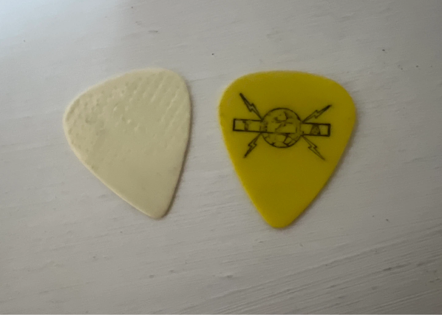 Vintage TESLA Band Guitar Pick - Brian Wheat Stage Tour(1990s) - photo 2