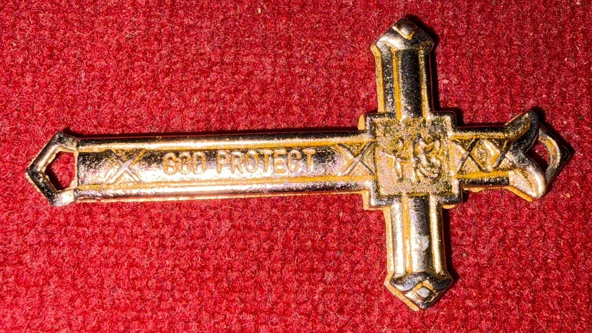 Gold Tone Crucifix Pendant - photo 2