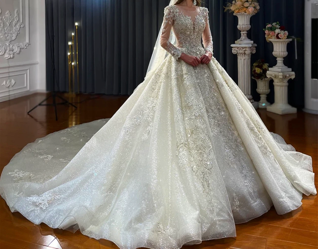 Handmade wedding dress with veil - photo 2