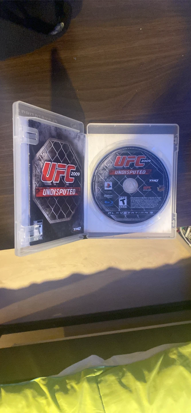 UFC 2009 Undisputed PS3 Game and street fighter IV - photo 2