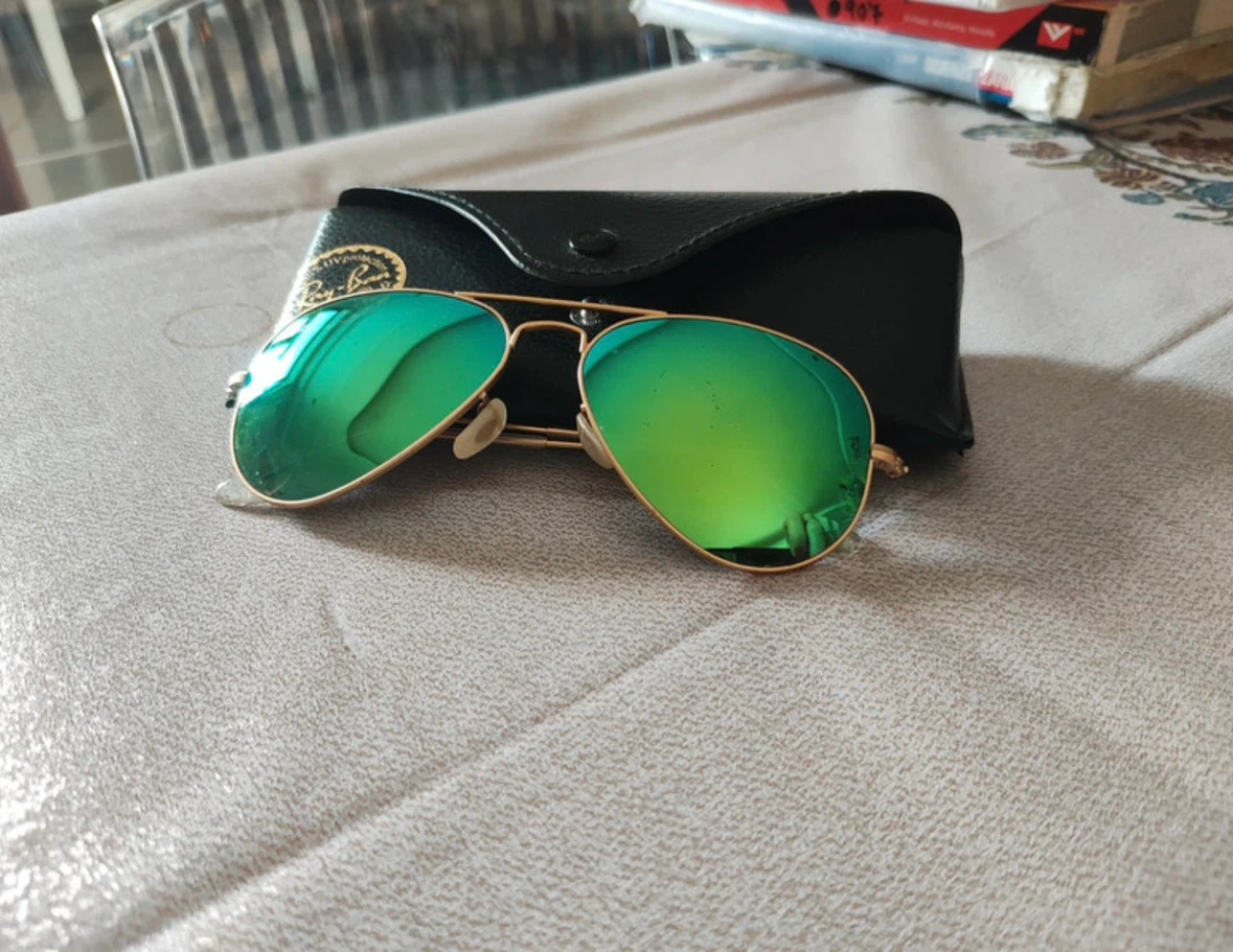 Ray-Ban Aviator Sunglasses with Green Mirrored Lenses
