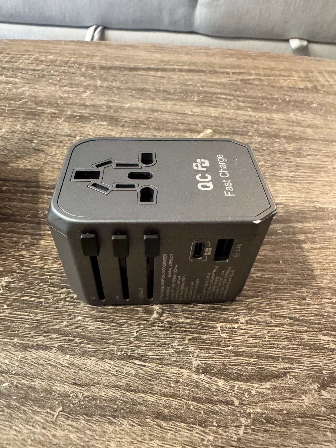 Verbatim Universal Travel Adapter with USB Ports - photo 2