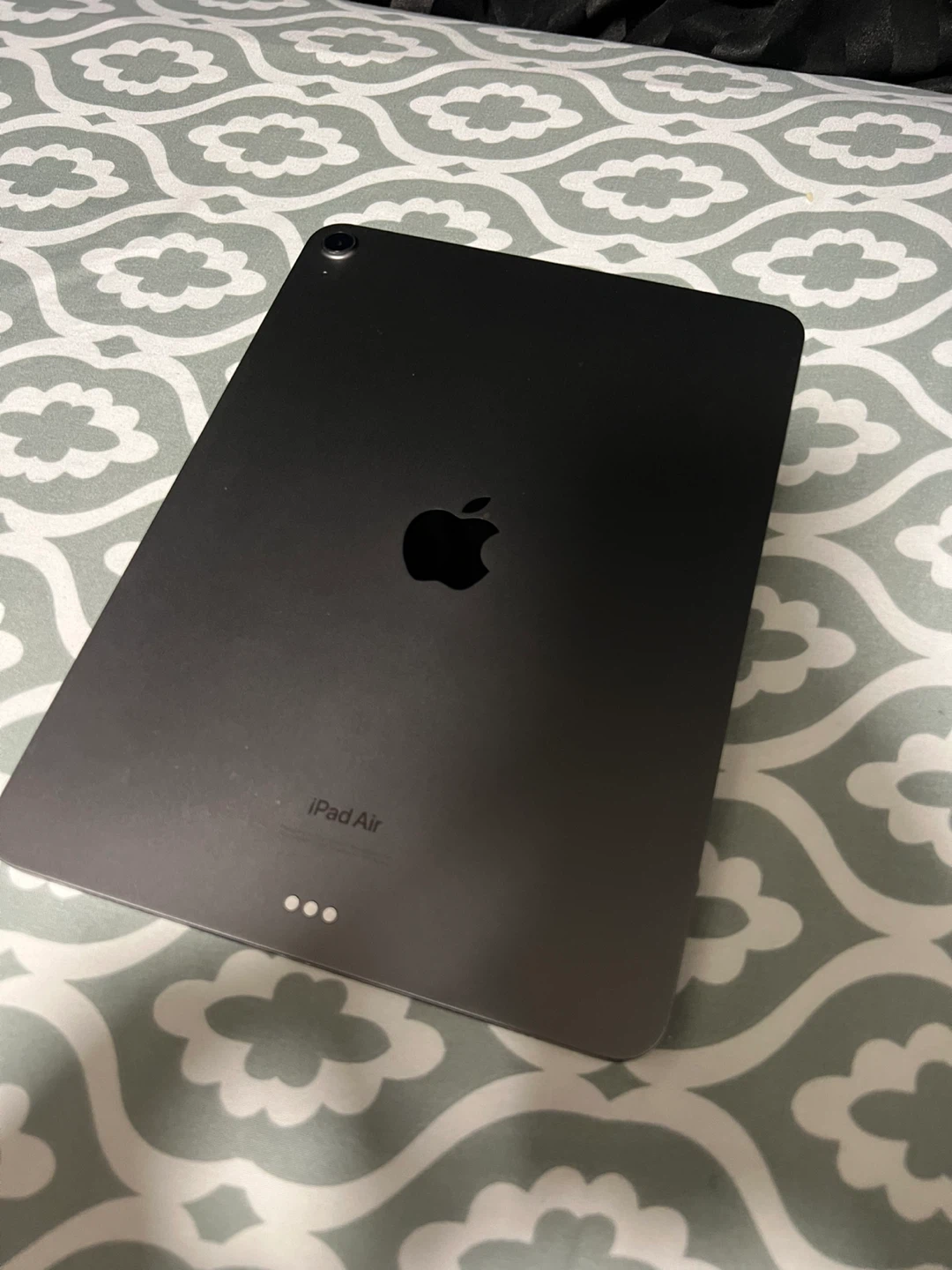 Apple iPad Air (5th generation) 64GB - Space Grey