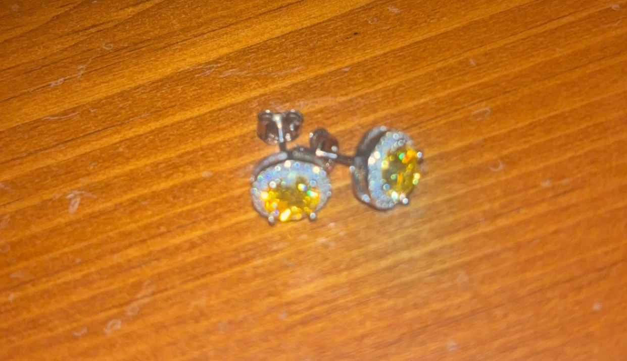 GRA Certified 2 Carat Yellow/white Moissanite stud earrings - photo 2