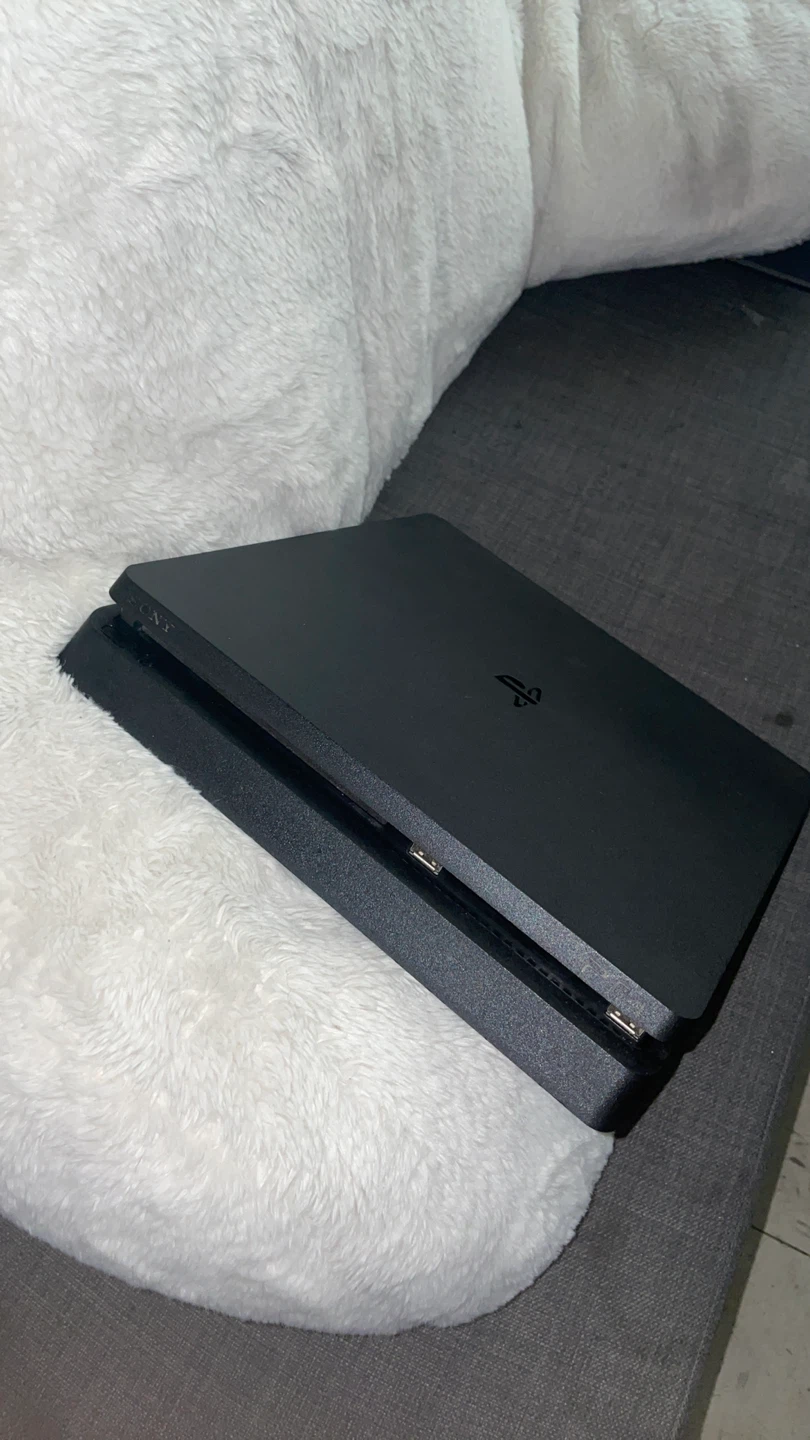 PS4 2TB Slim - photo 2