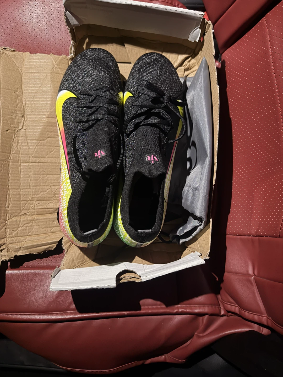Soccer shoes, iPhone cases and phone chargers - photo 2