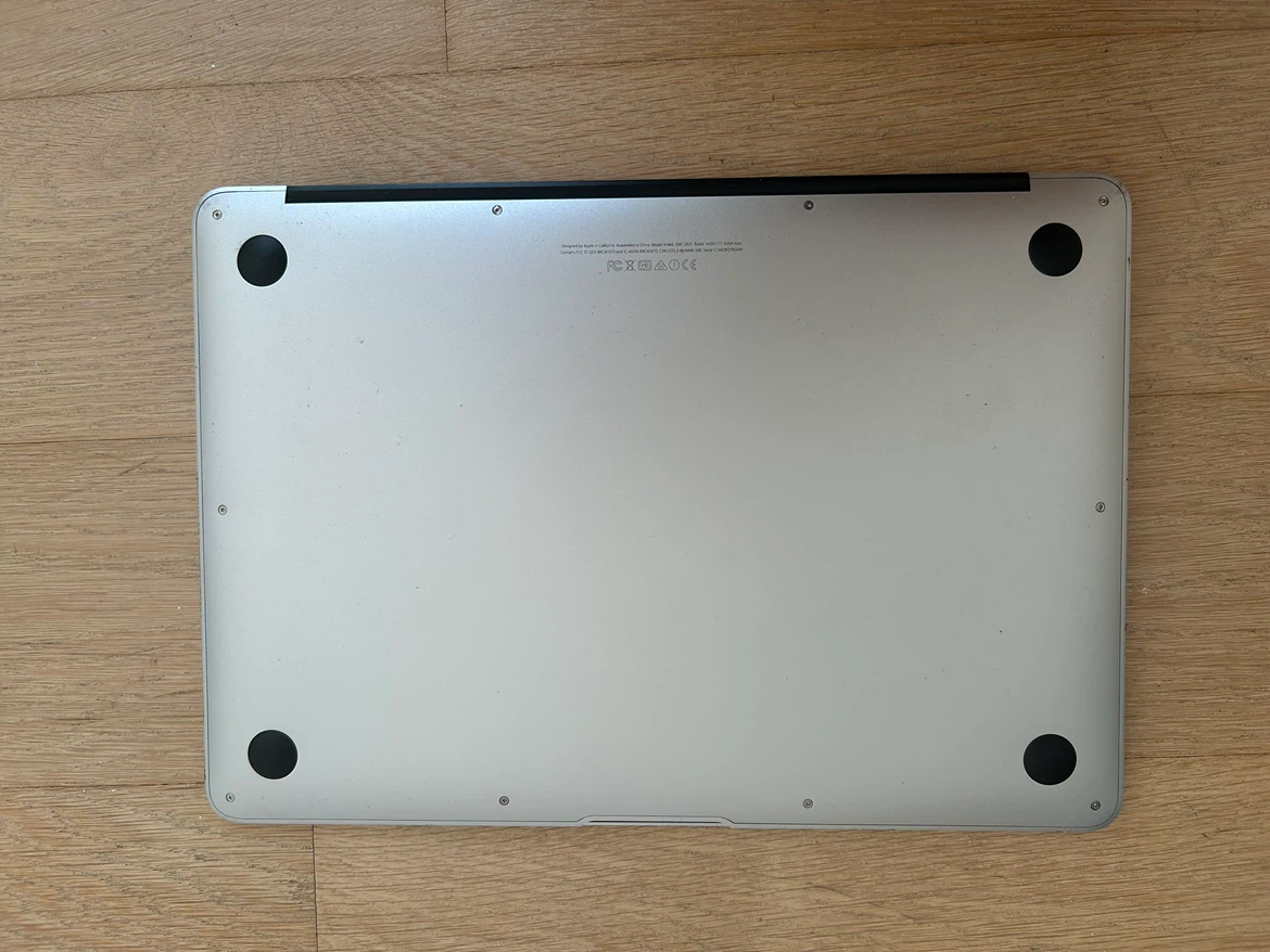 Apple MacBook Air 13-inch (Early 2015) - photo 4