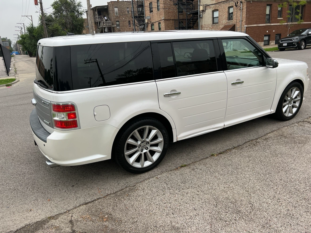 White Ford Flex SUV - photo 2
