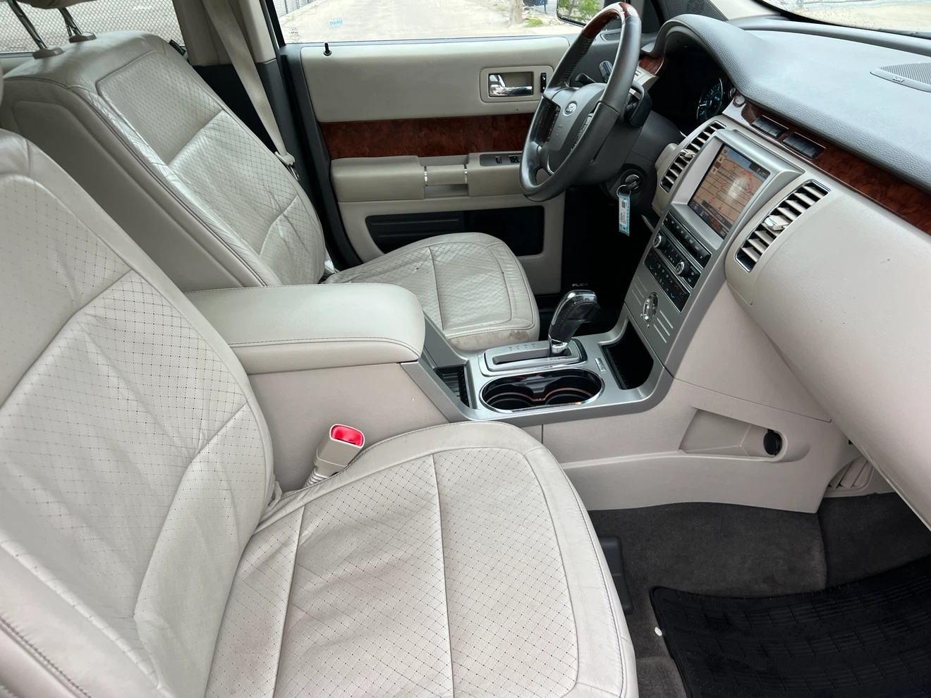 White Ford Flex SUV - photo 5