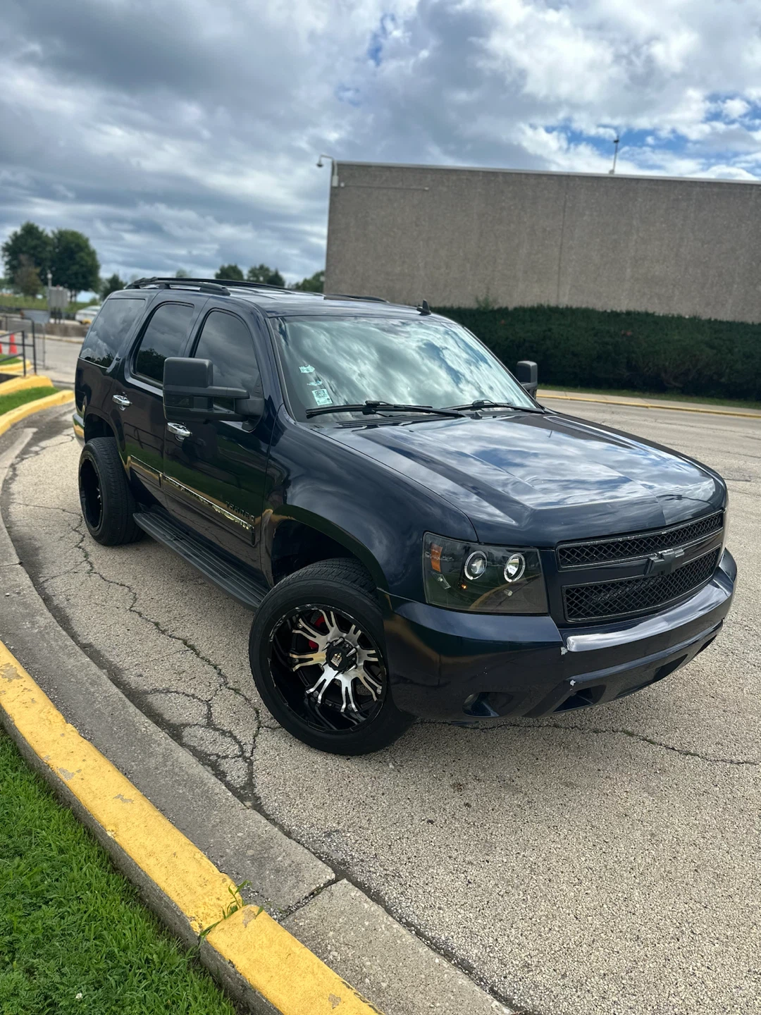 2009 Chevrolet Tahoe LTZ 4x4 - photo 2