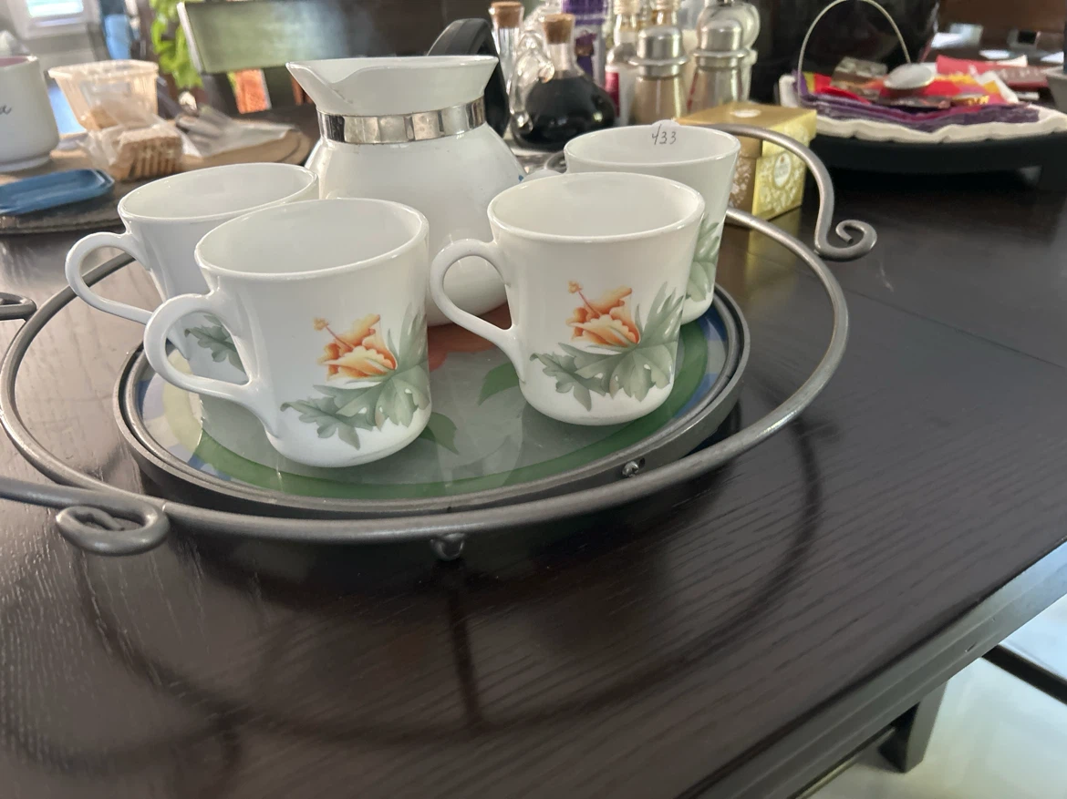 Vintage beautiful Corning 4 Cups hummingbird