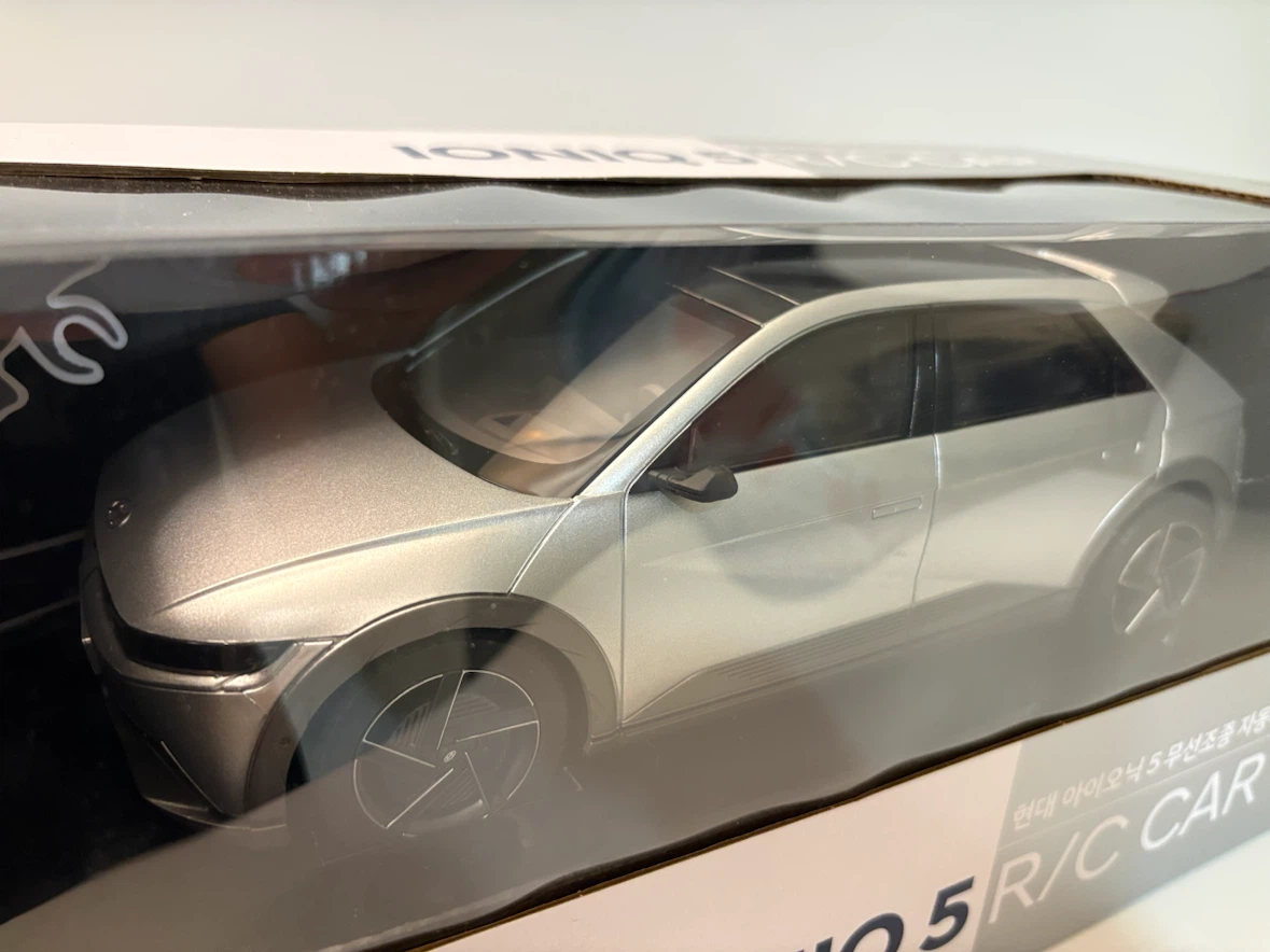Hyundai Ioniq 5 R/C Car 1:18 Scale - photo 2