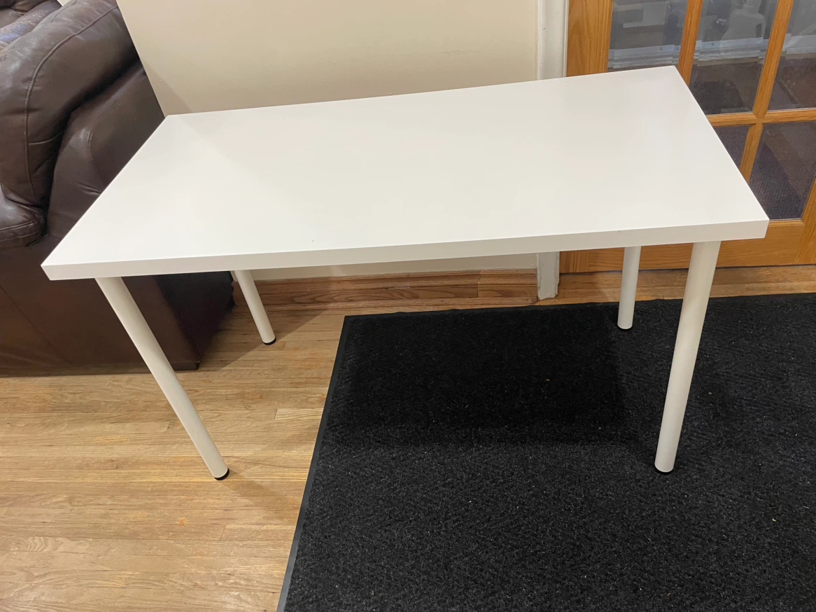 Ikea table / desk LAGKAPTEN / ADILS
