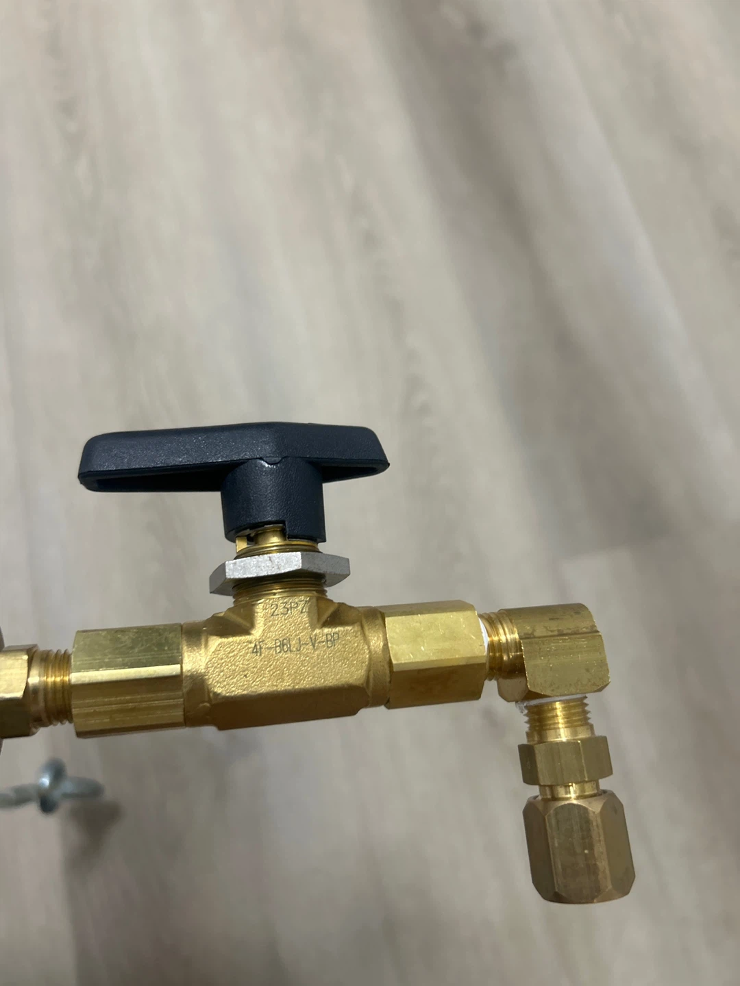 Brass Gas Regulator with Gauge ( Wika / Parker)