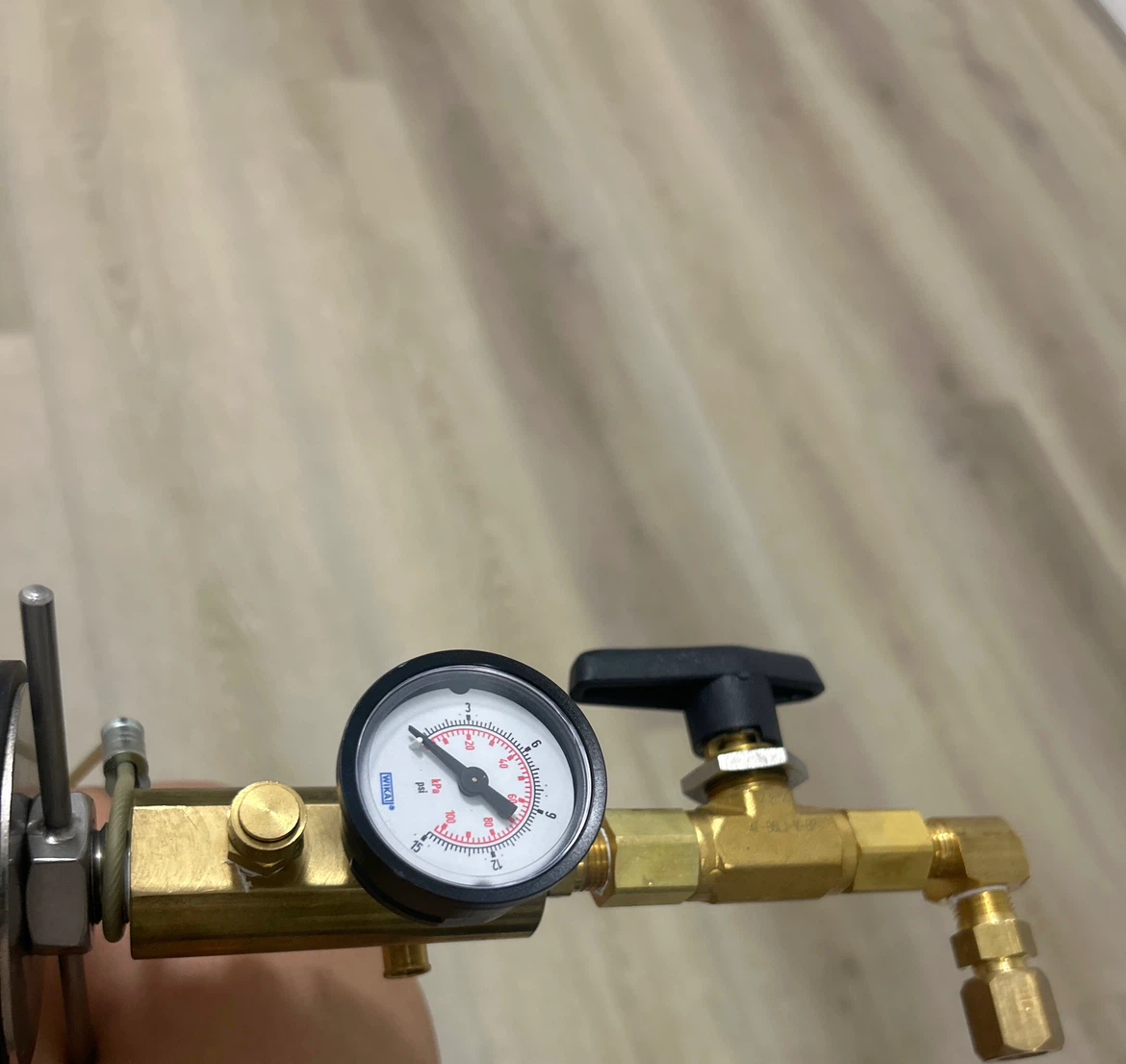 Brass Gas Regulator with Gauge ( Wika / Parker) - photo 2