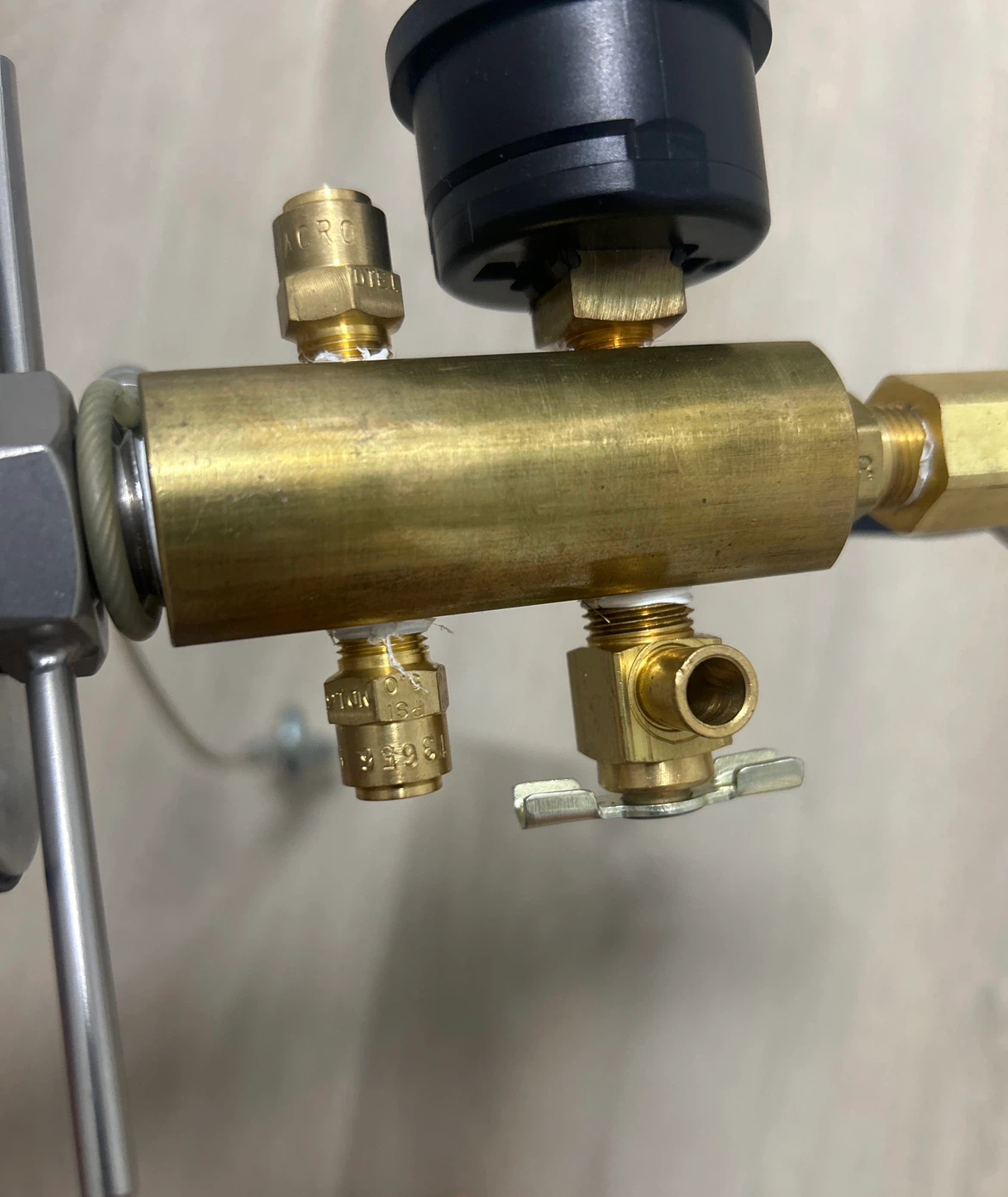 Brass Gas Regulator with Gauge ( Wika / Parker) - photo 4