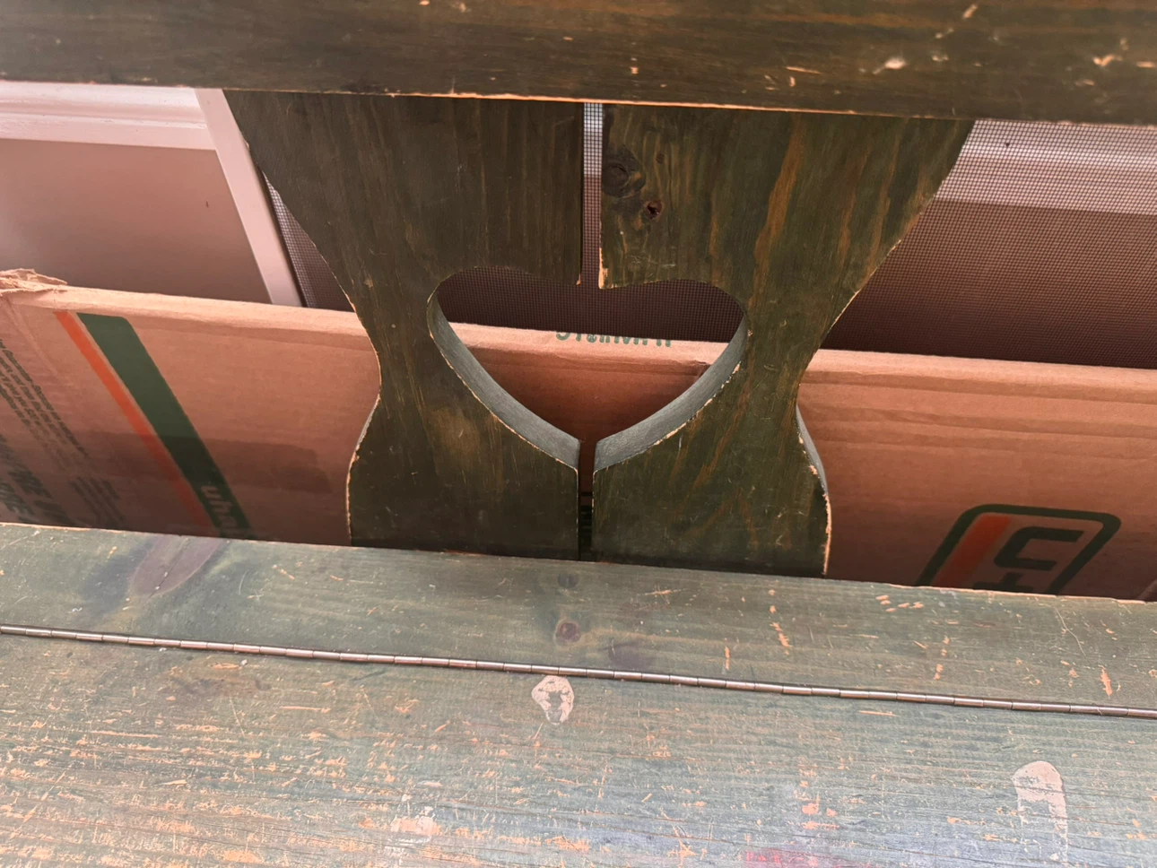 Green Wooden Storage Bench with Heart Detail - photo 3