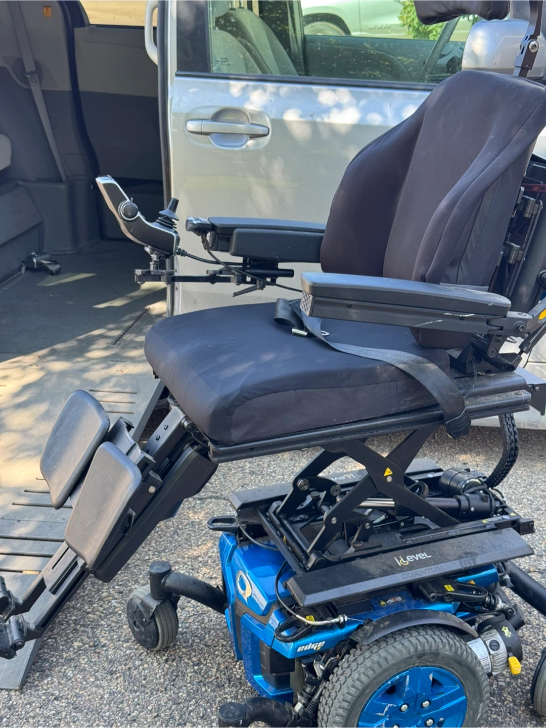 Quantum Q6 I-level chair