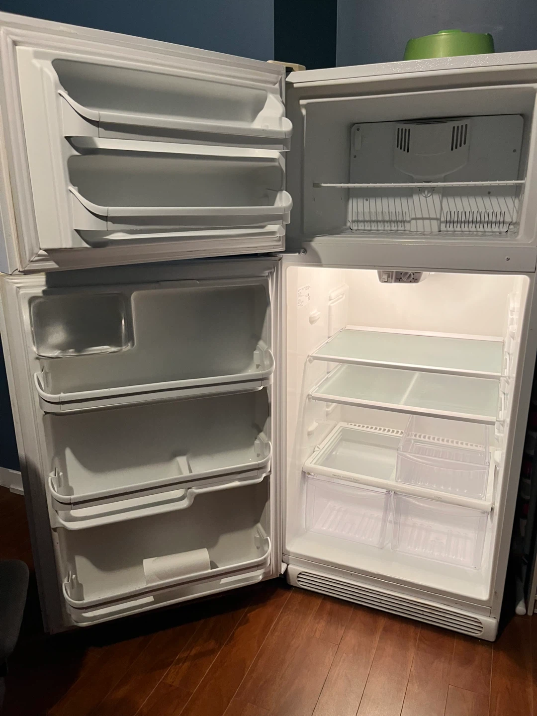 1 room- Furnished-One to Four Months- Spadina/Bremner - photo 4