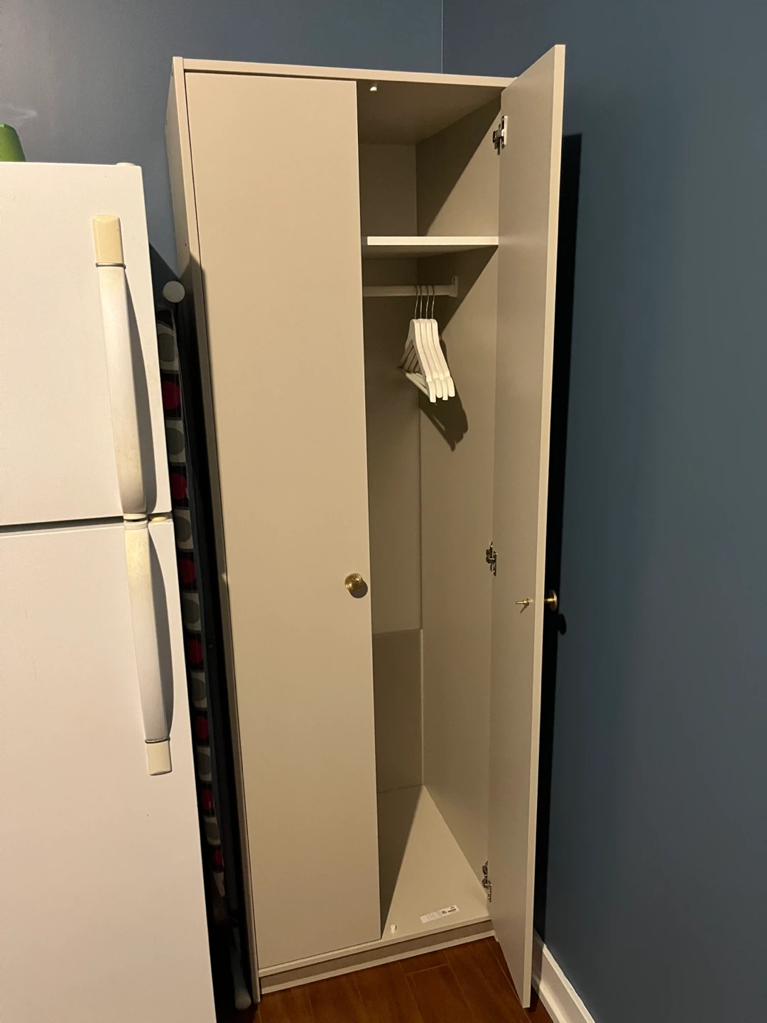 1 room- Furnished-One to Four Months- Spadina/Bremner - photo 5