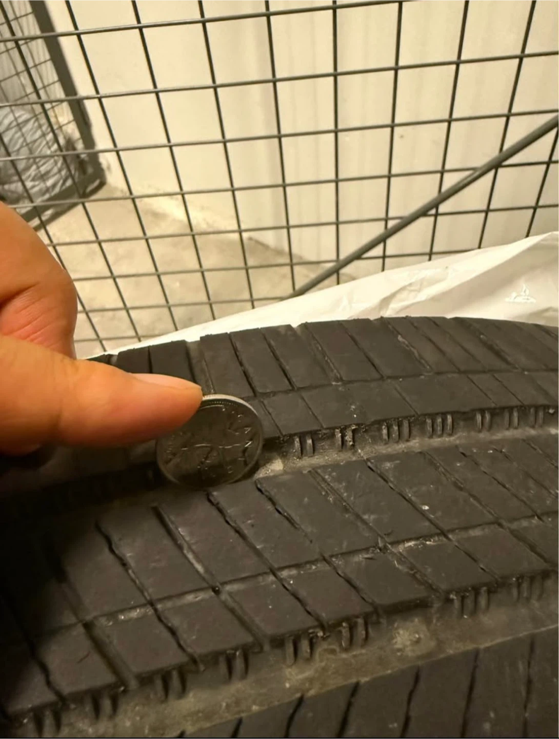 Pair og Kumho tires 255/45R19 (2024DOT for Tesla Y)