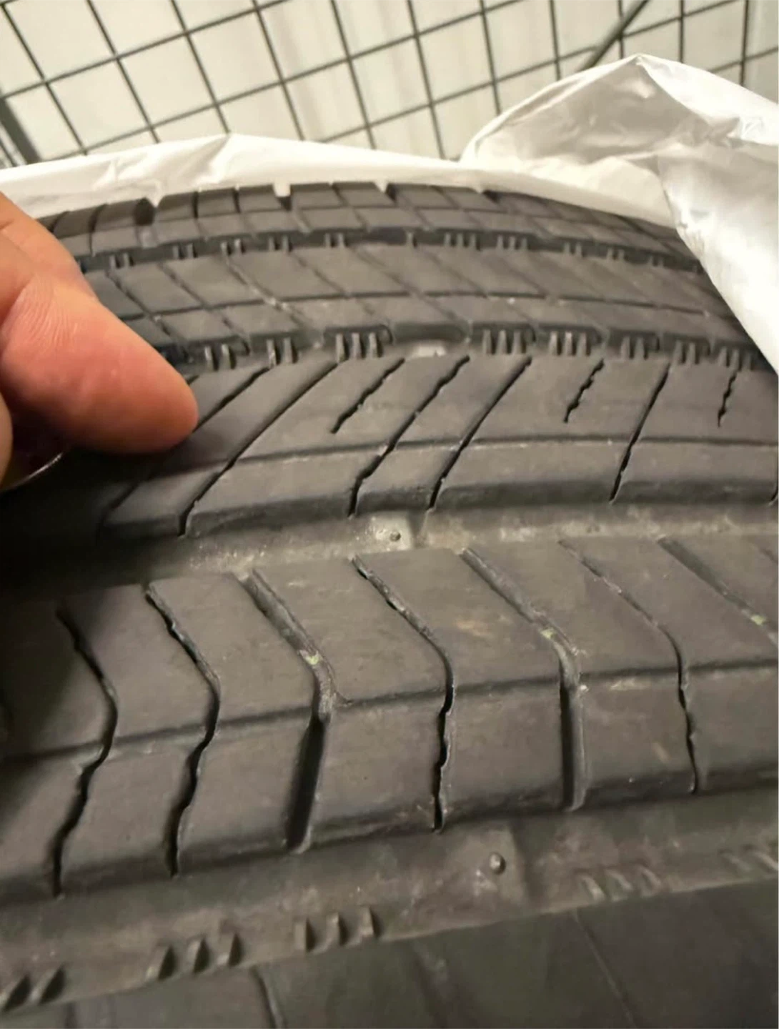 Pair og Kumho tires 255/45R19 (2024DOT for Tesla Y) - photo 4