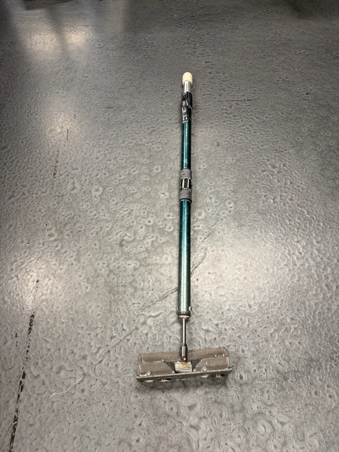 ADJUSTABLE DRY WALL Taping Tool - photo 2