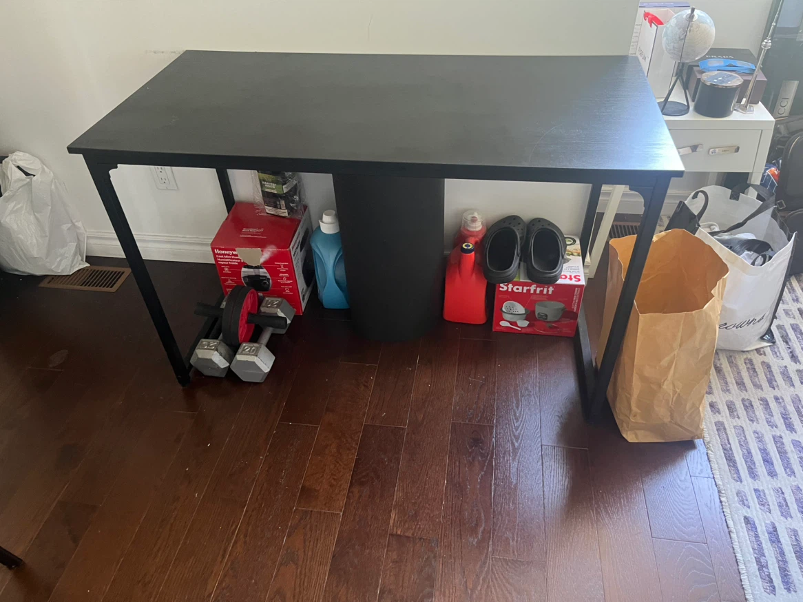 Black Desk