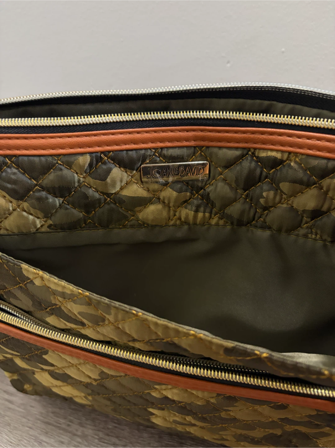JOAN&DAVID Quilted Camo Toiletry Bag - photo 3