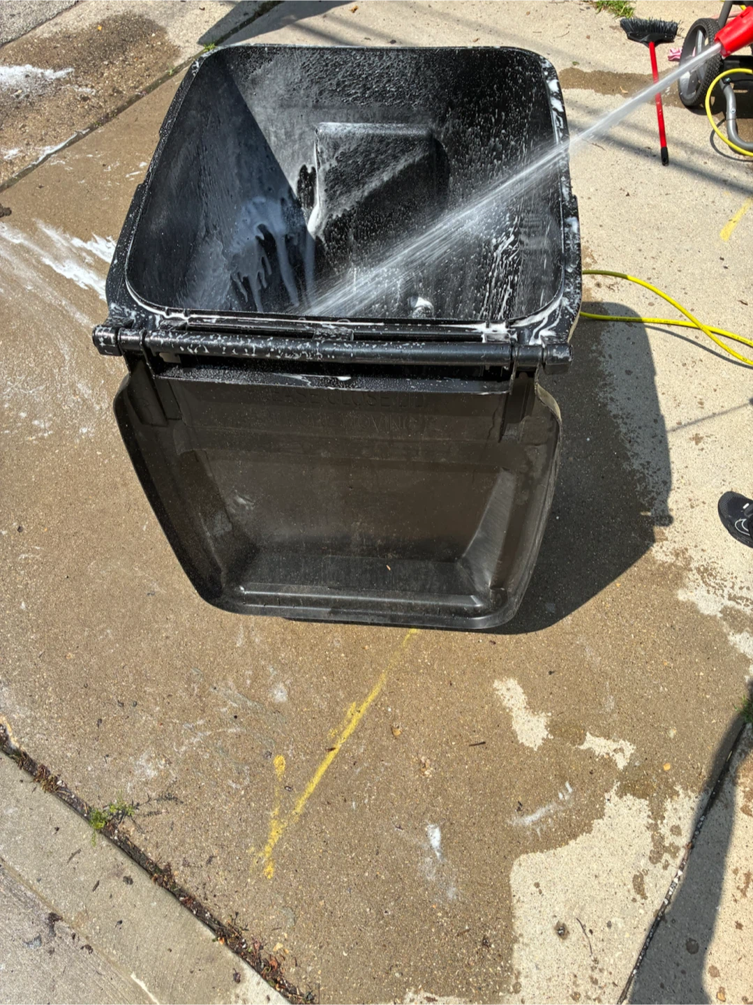 Trash Can Cleaning Service - photo 2