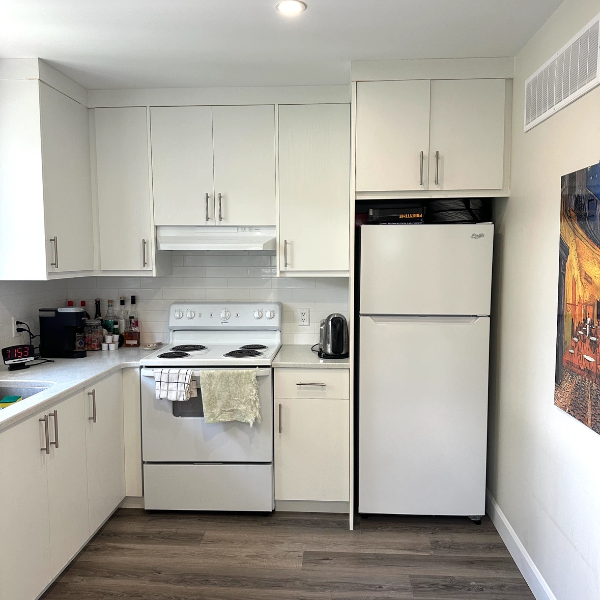 1 Bedroom Unit Downtown - photo 2