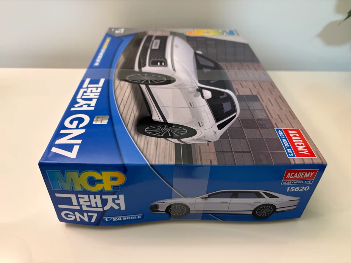Academy 1/24 Hyundai Grandeur GN7 Model Kit - photo 2