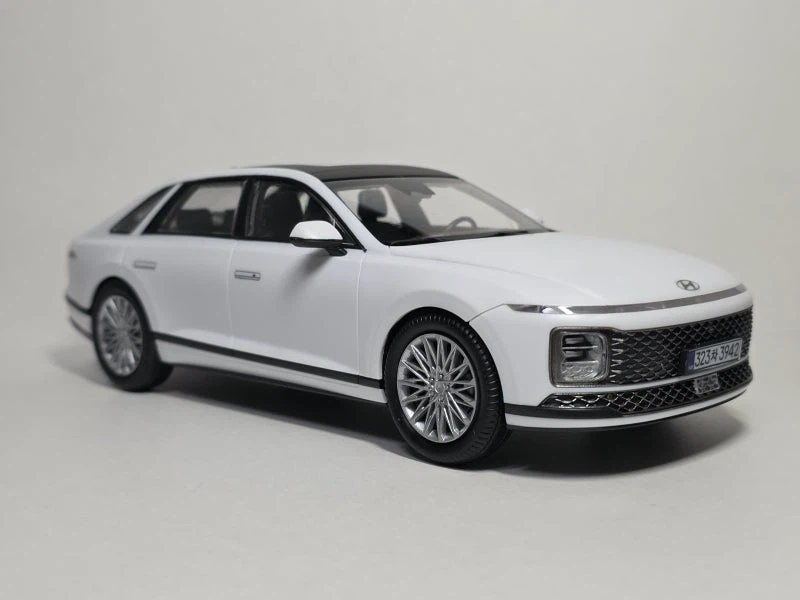 Academy 1/24 Hyundai Grandeur GN7 Model Kit - photo 5
