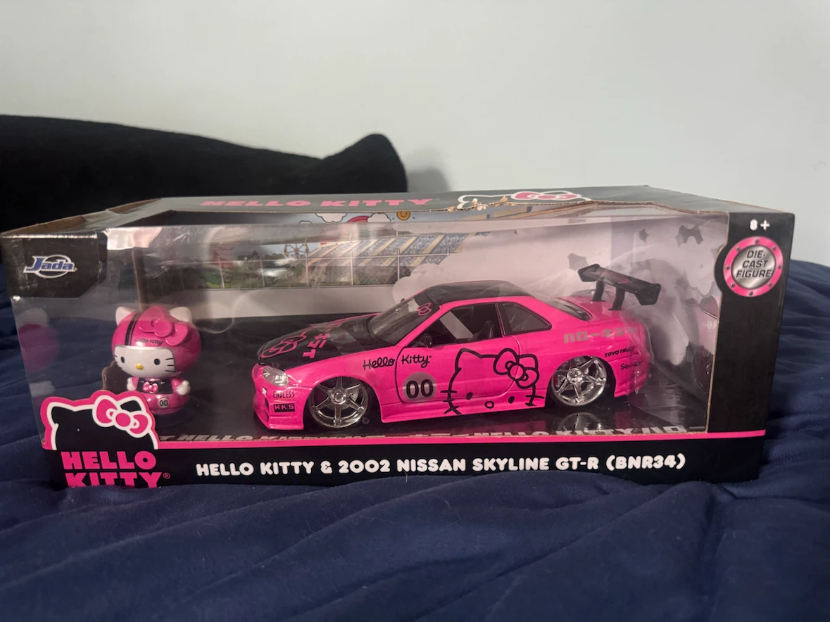 Hello Kitty & 2002 Nissan Skyline GT-R (BNR34) Diecast Model