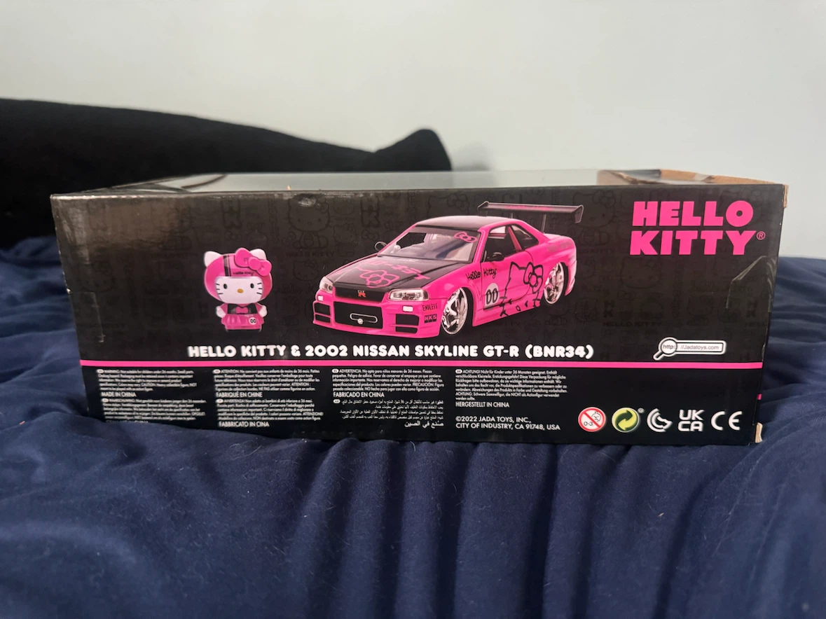 Hello Kitty & 2002 Nissan Skyline GT-R (BNR34) Diecast Model - photo 3