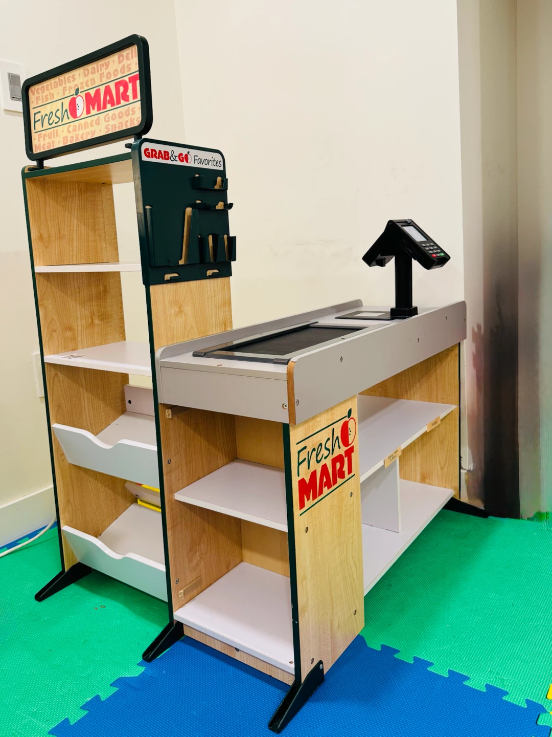 Fresh Mart Play Grocery Store with Cash Register