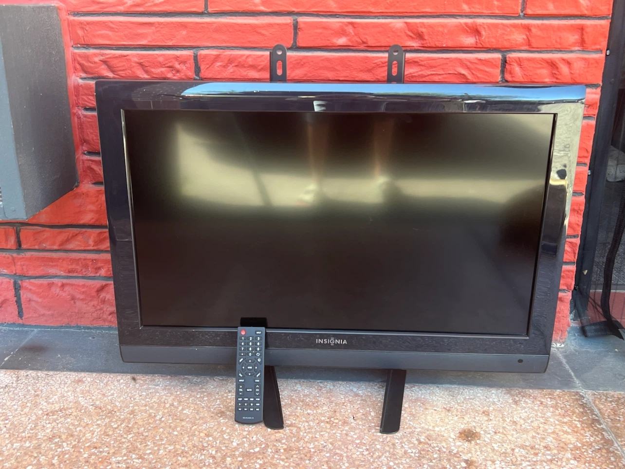 32” Insignia TV with remote
