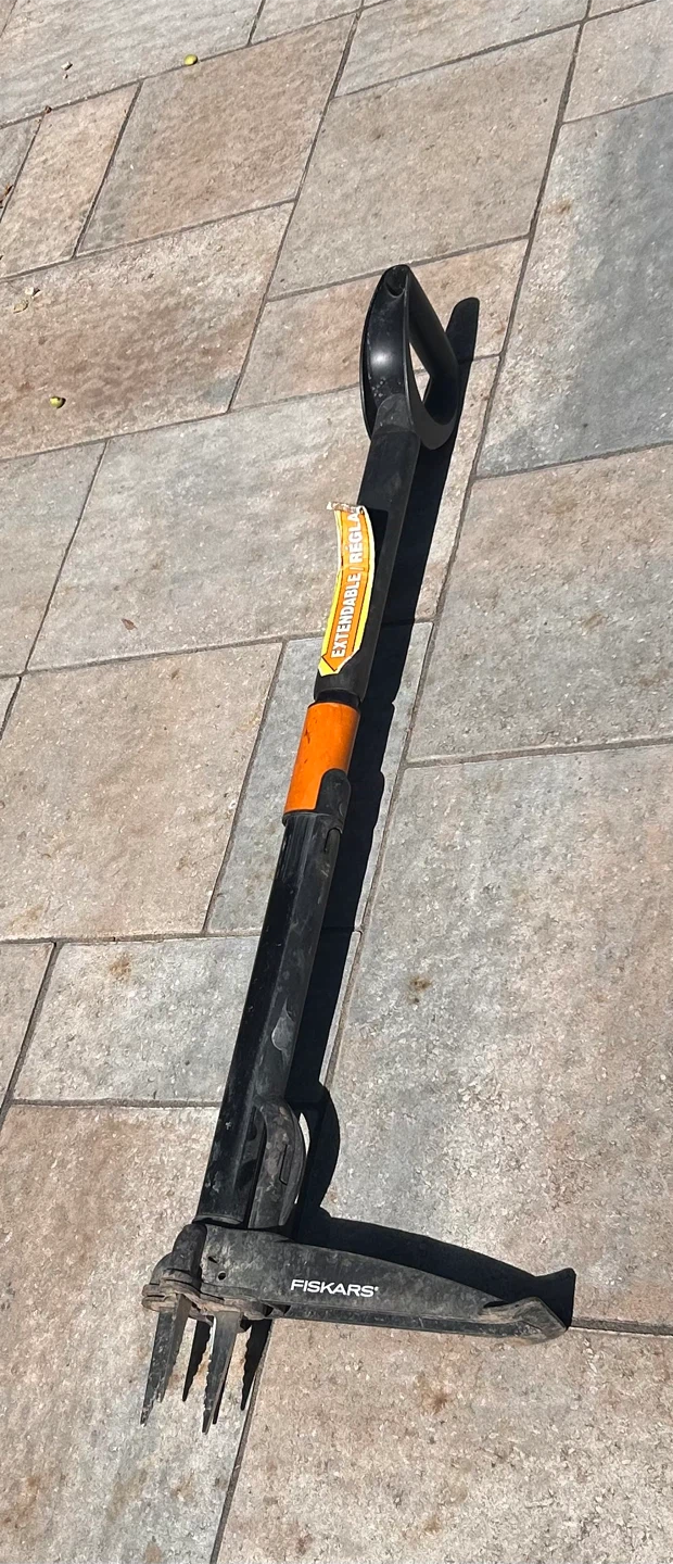Fiskars Dandelion Weeder Tool