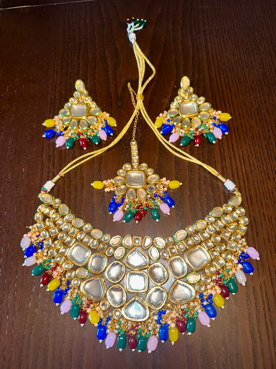 Gold-tone Kundan Necklace Set with Earrings and Tikka - photo 3