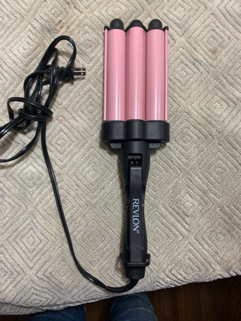 Revlon 3-Barrel Waver Pink