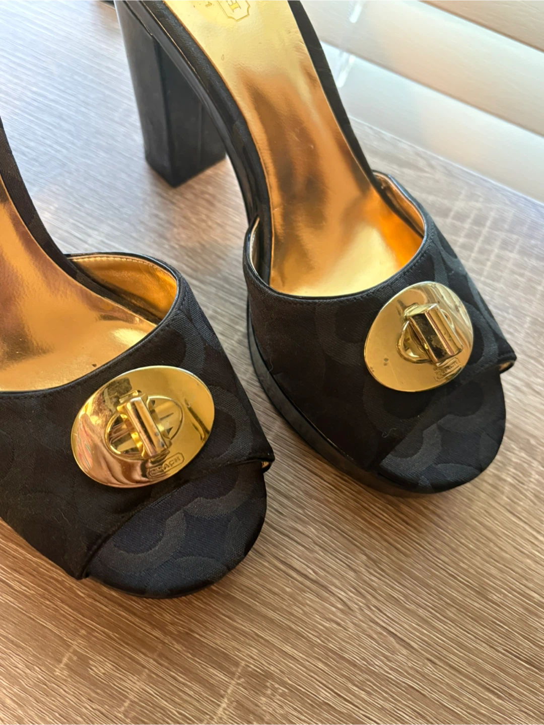 Vintage Coach Judith Heels- Size 8 - photo 4
